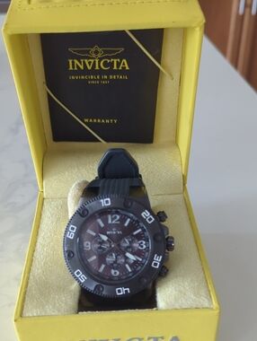 Invicta Men's Chronograph Watch Black Dial Rubber Strap - Box & Manual